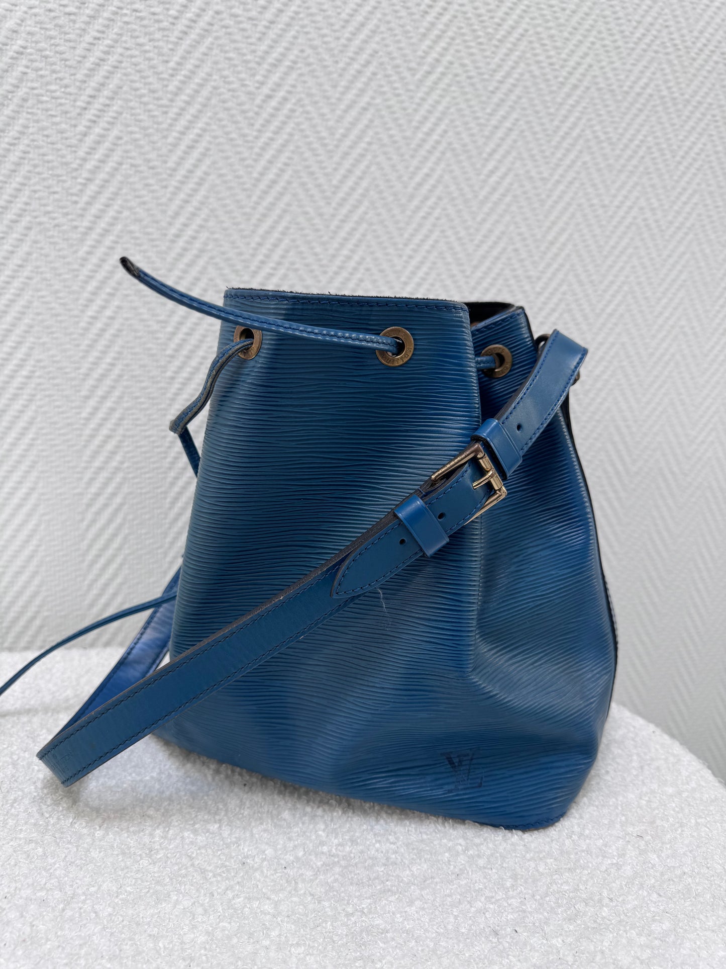 Louis Vuitton noe epi bleu