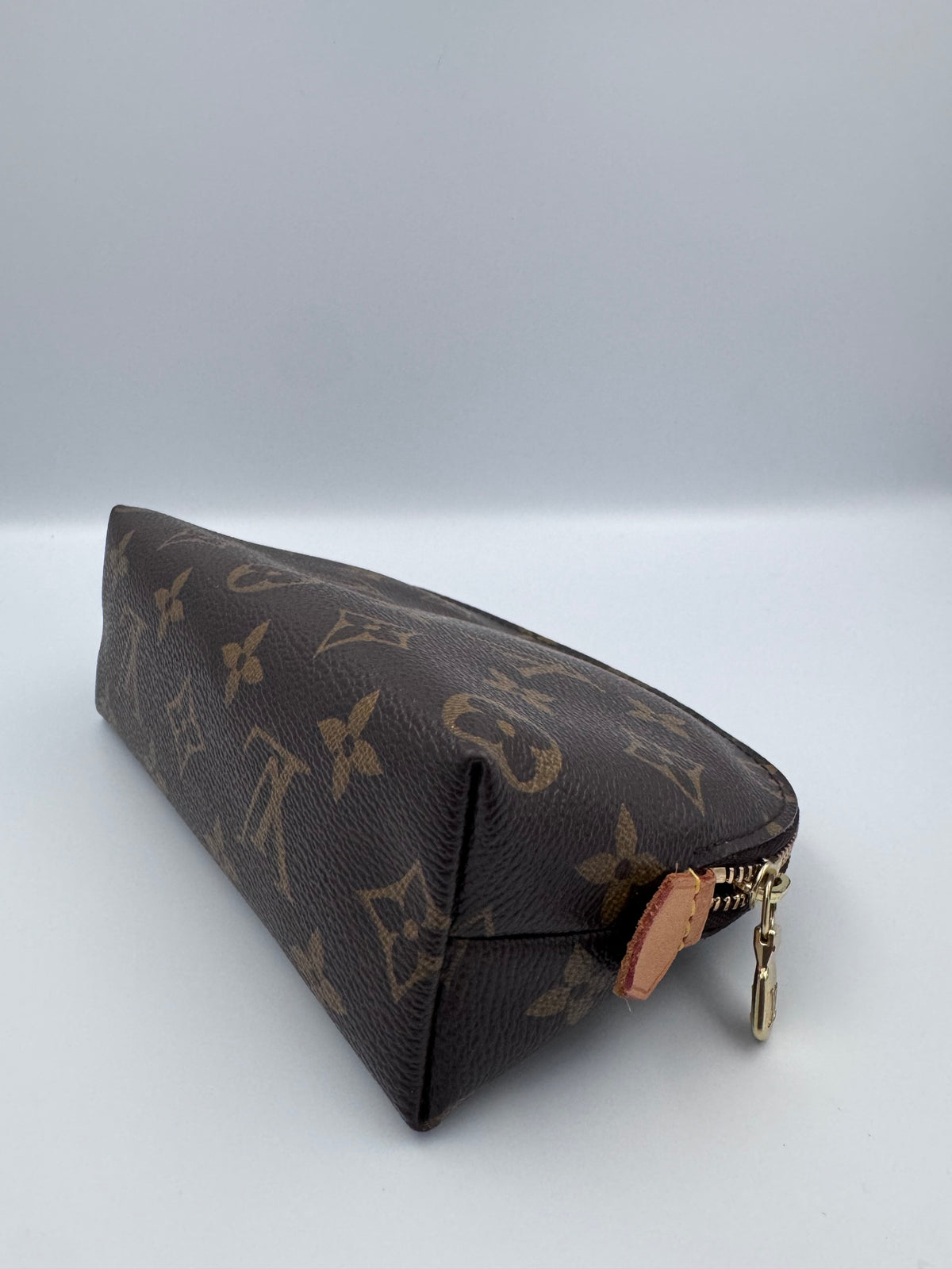 Louis Vuitton Pochette Cosmétique (CAOO57)