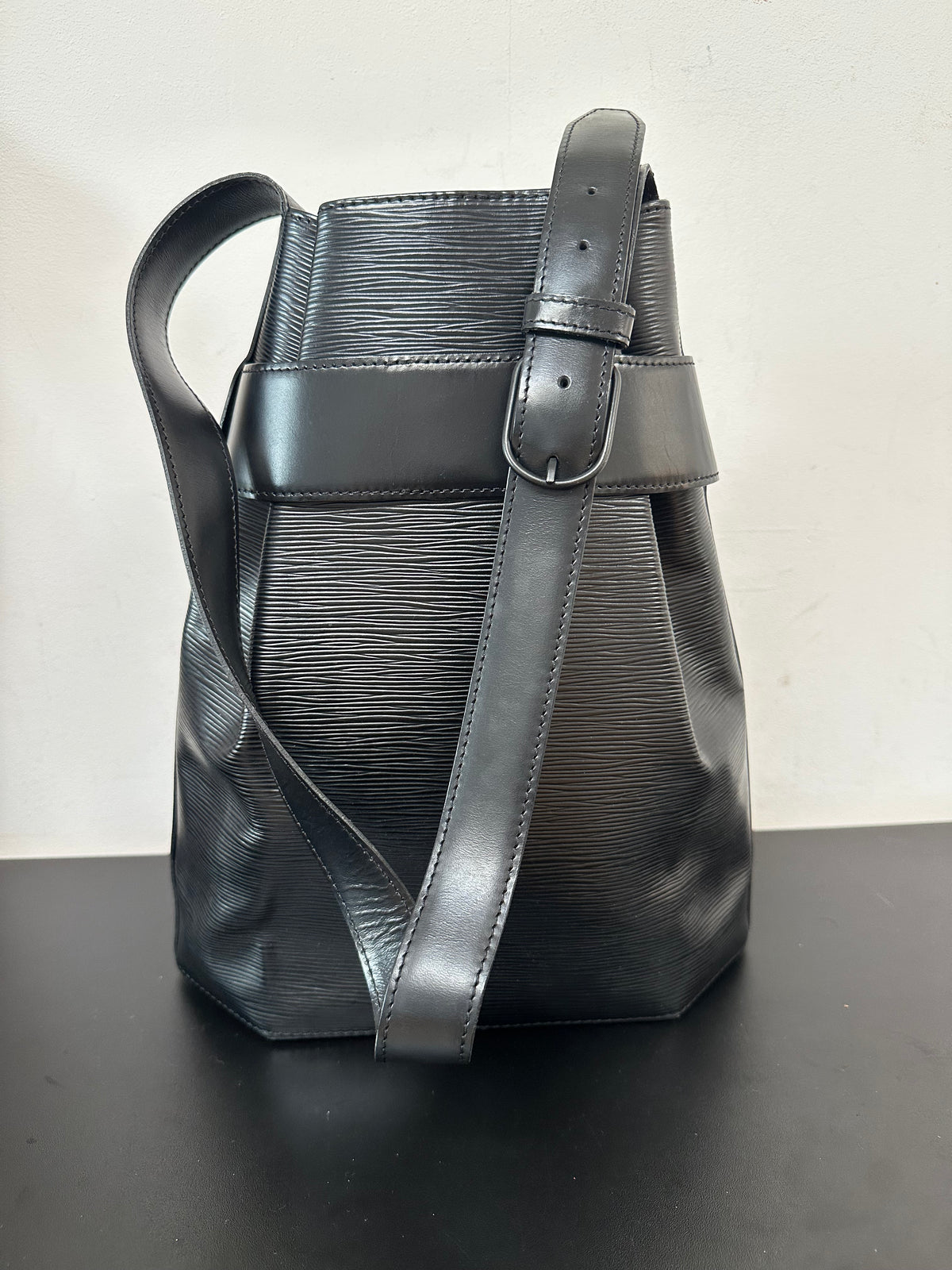 Louis Vuitton Sac d'Épaule epi noir GM