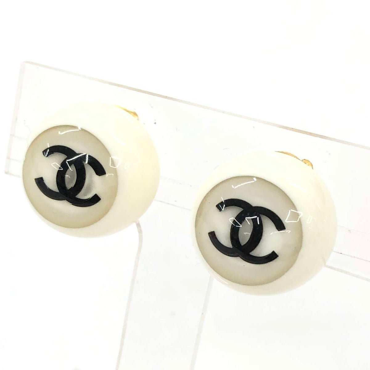Chanel boucles clip