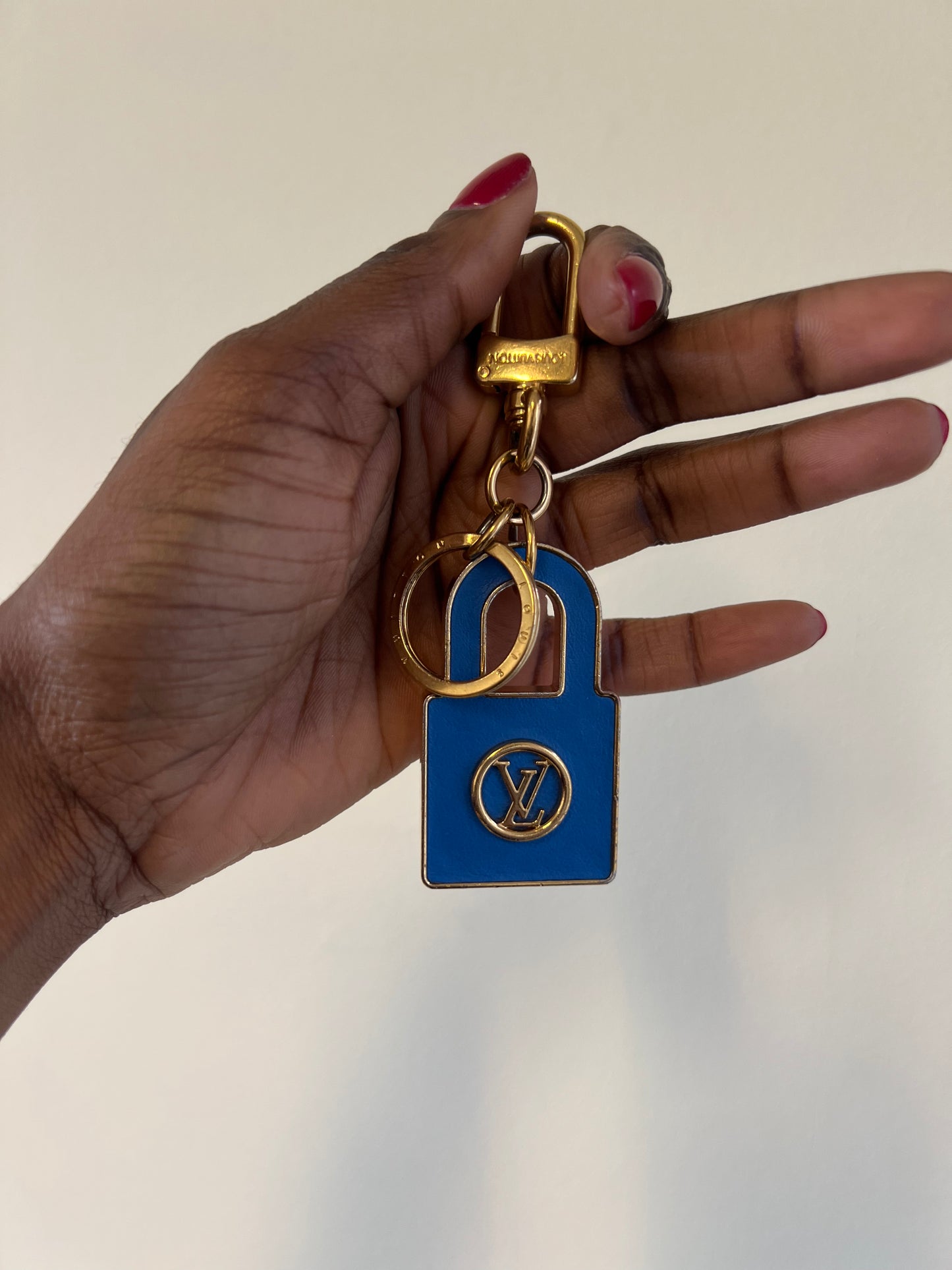 Louis Vuitton Lively Padlock Bag Charm — Réversible Bleu/Rose