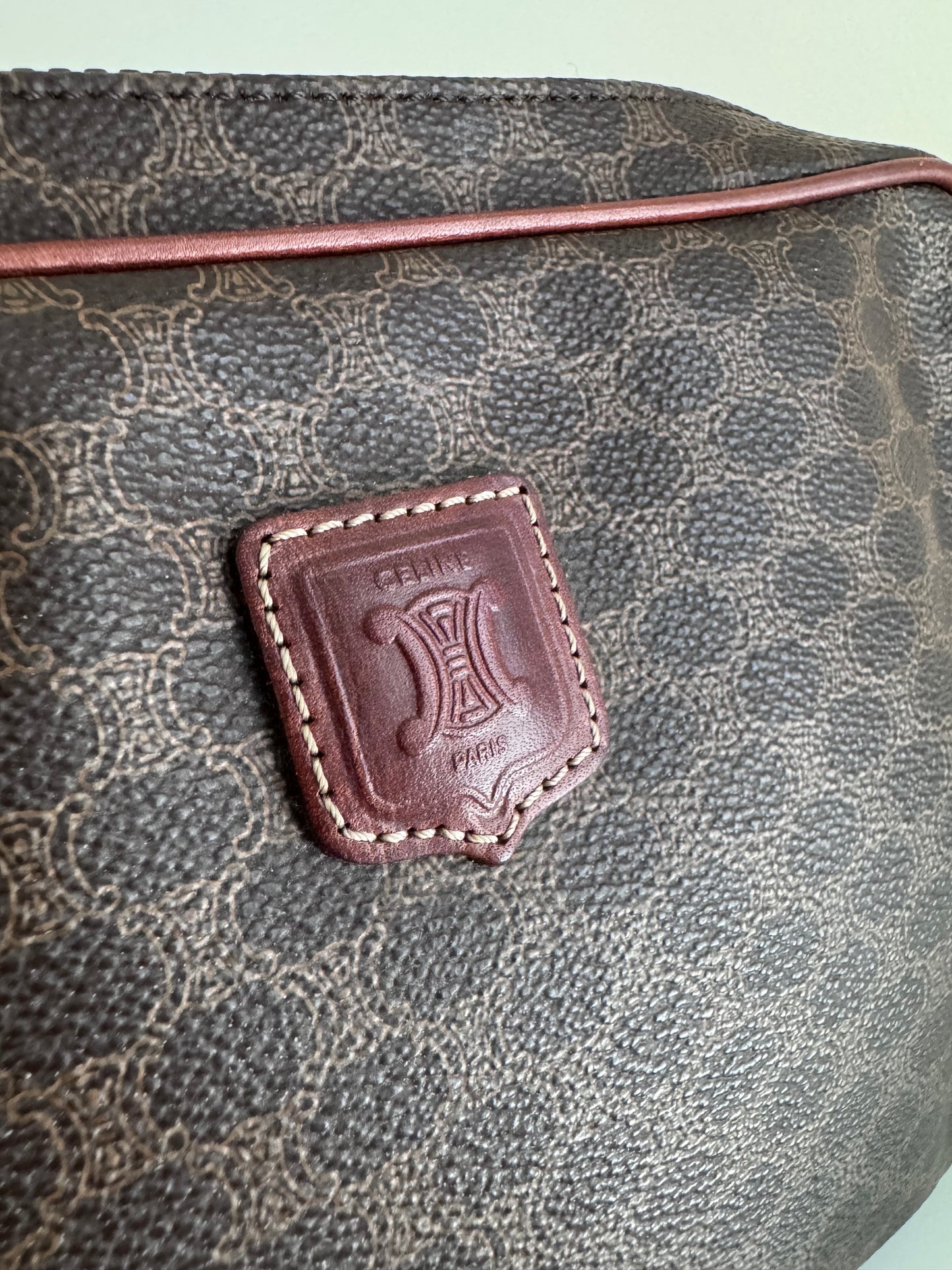 Céline trousse de toilette en toile enduite macadam marron (square)