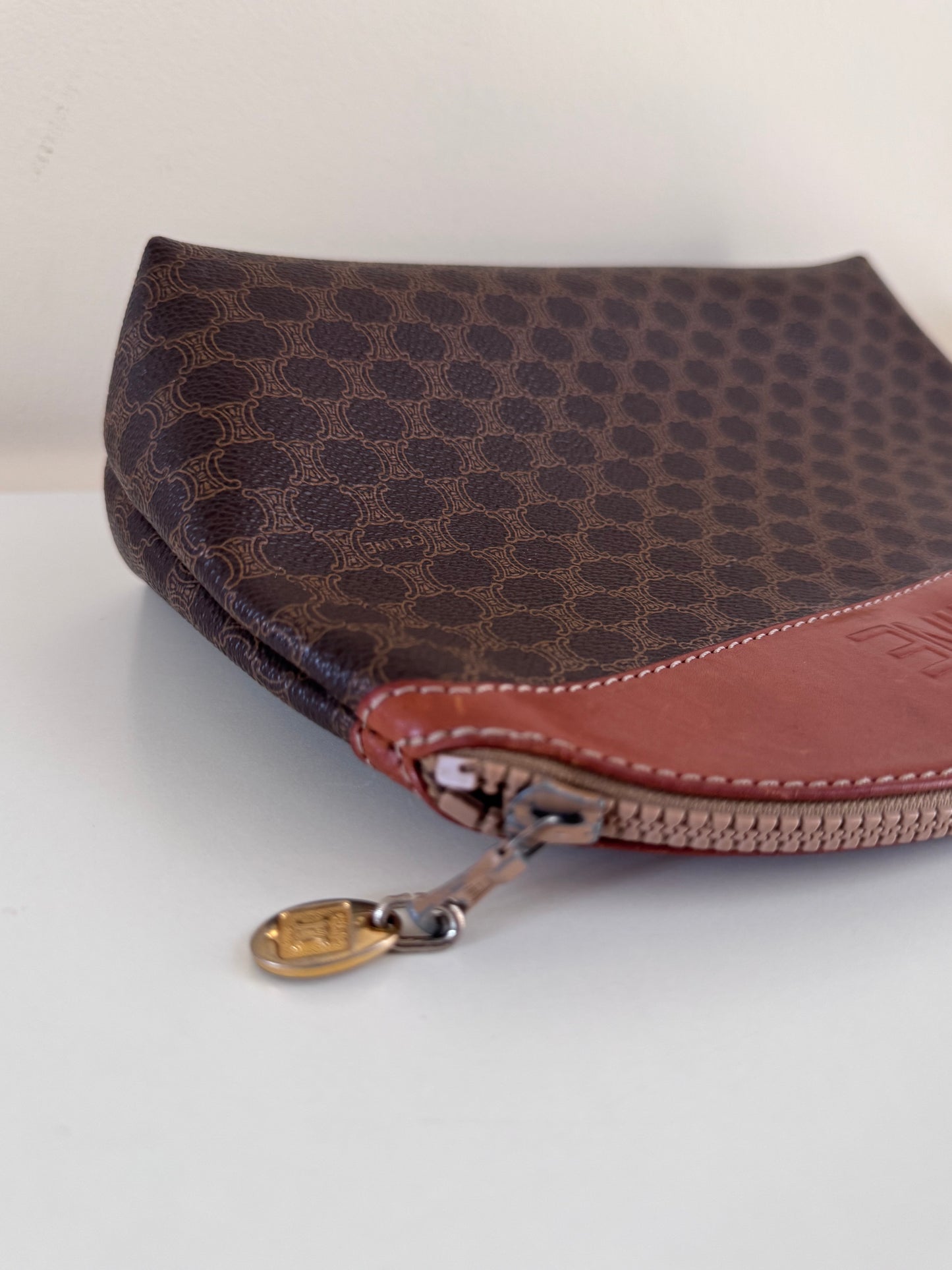 Céline  trousse de toilette en toile enduite macadam marron