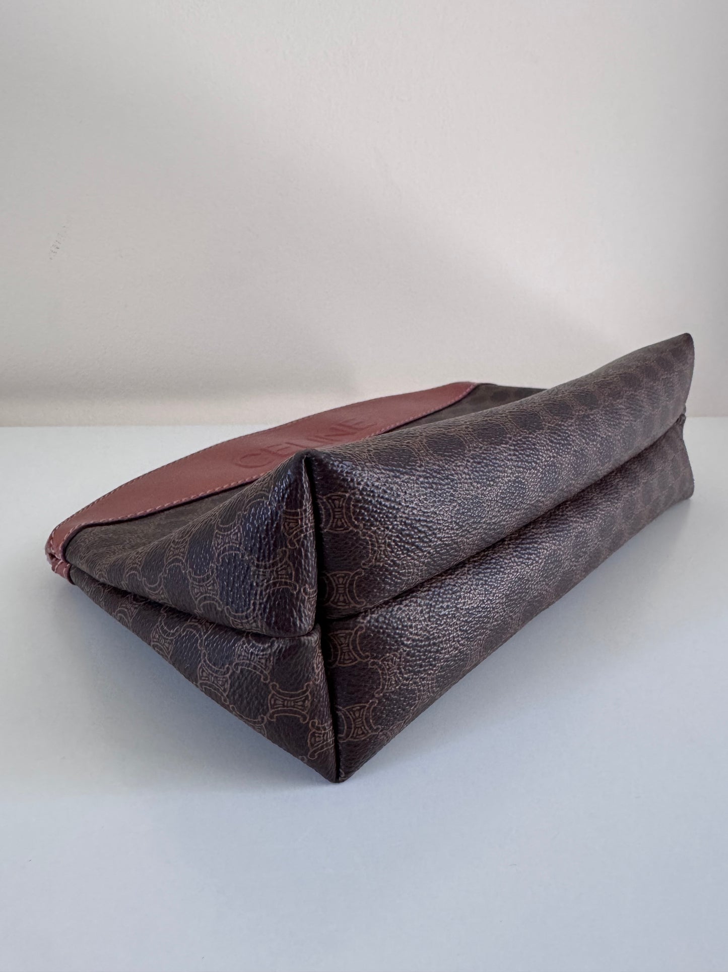 Céline  trousse de toilette en toile enduite macadam marron