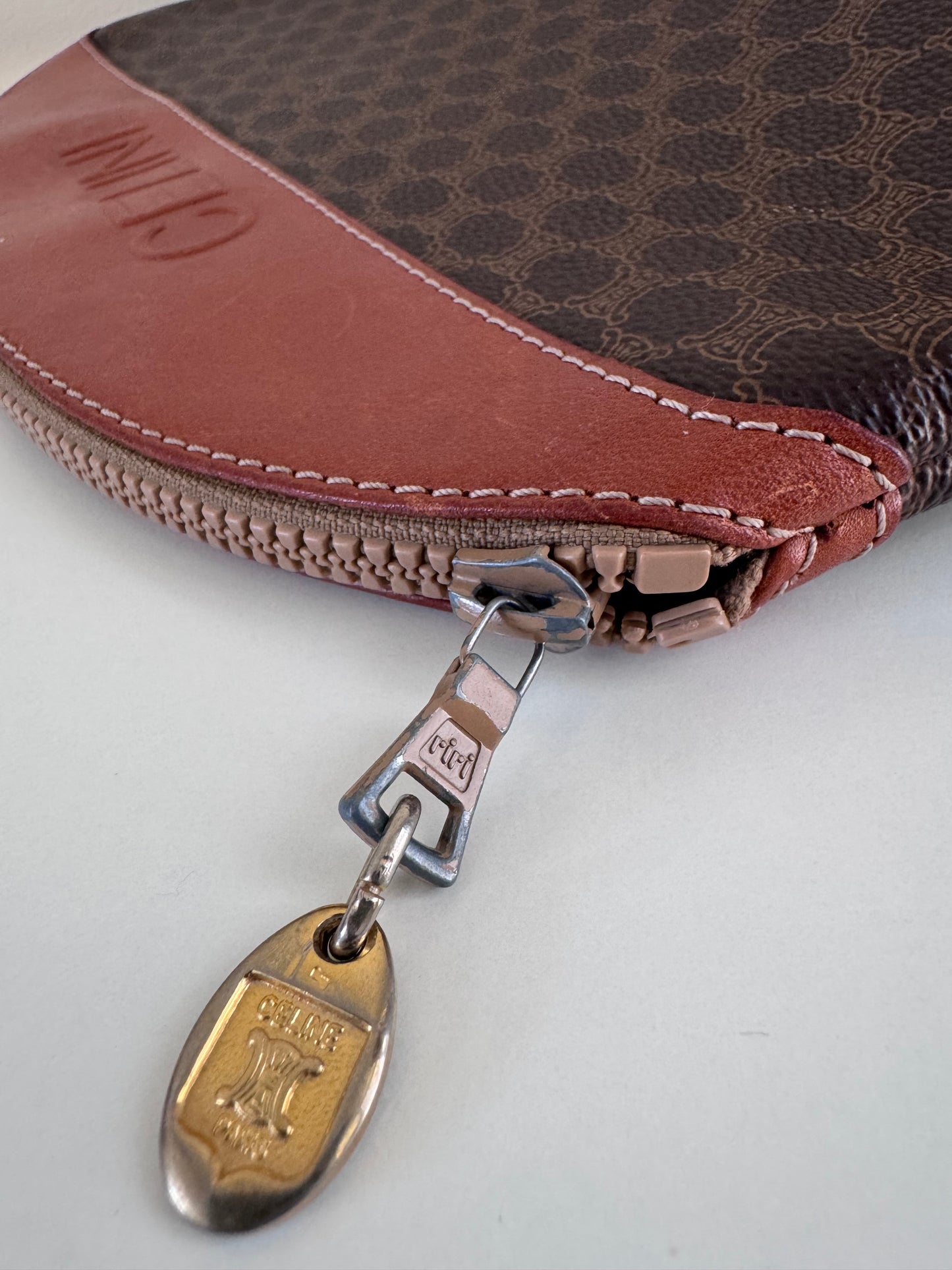 Céline  trousse de toilette en toile enduite macadam marron