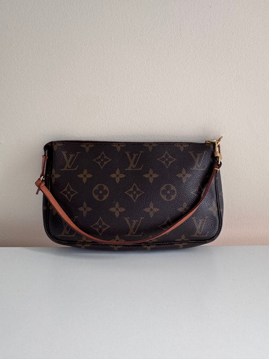 Louis Vuitton pochette accessoires monogram