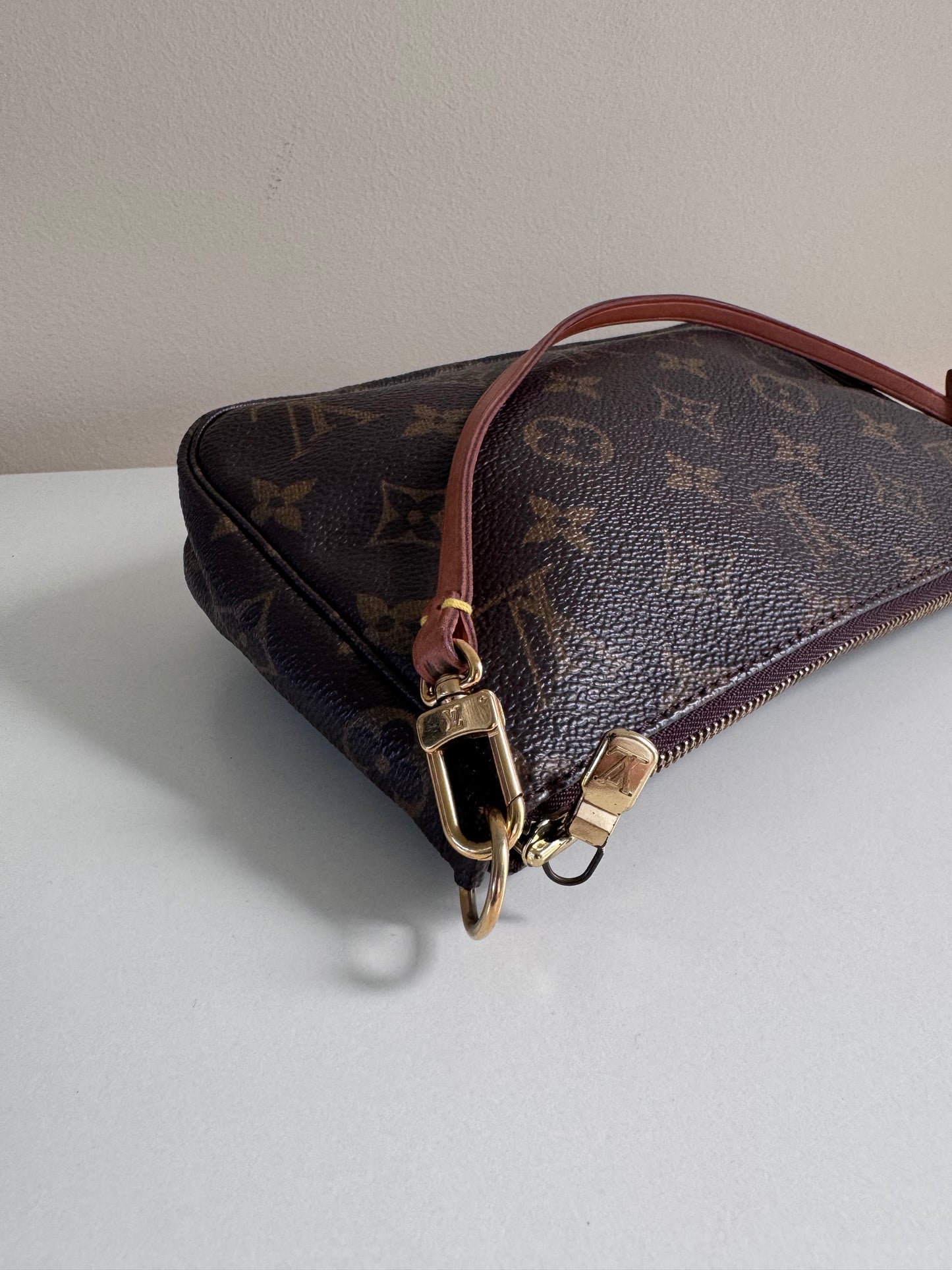 Louis Vuitton pochette accessoires monogram