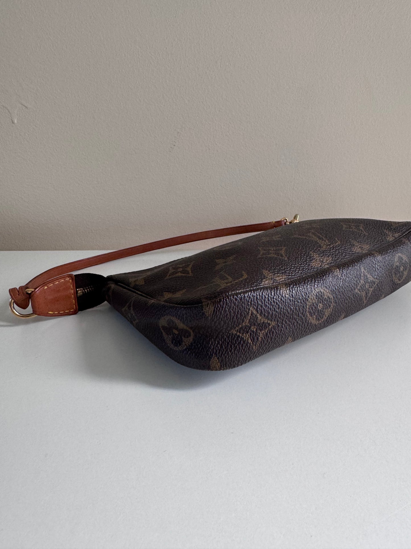 Louis Vuitton pochette accessoires monogram