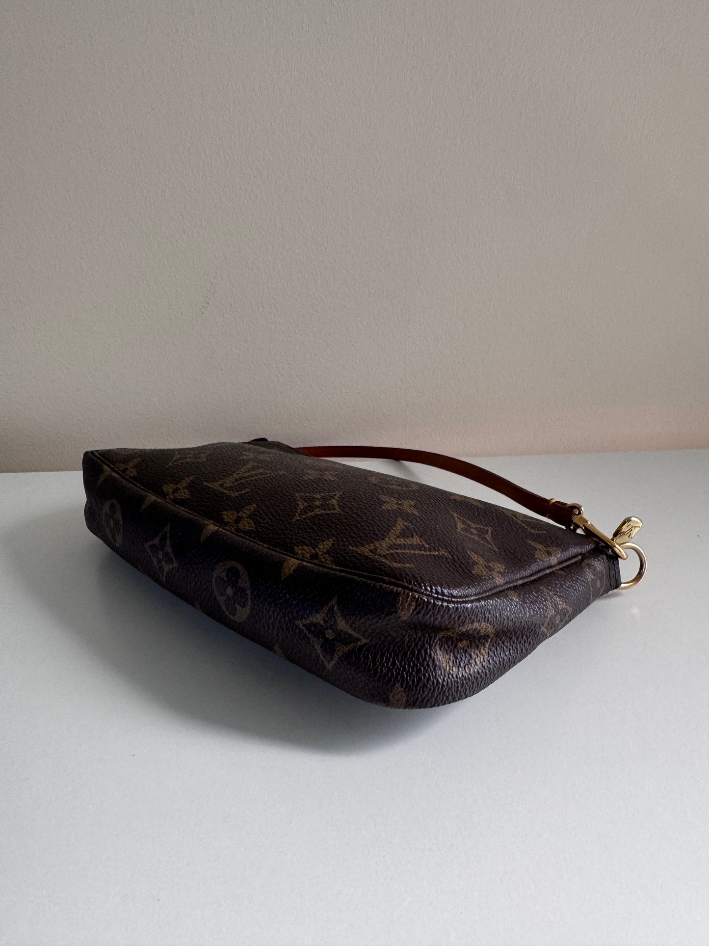 Louis Vuitton pochette accessoires monogram