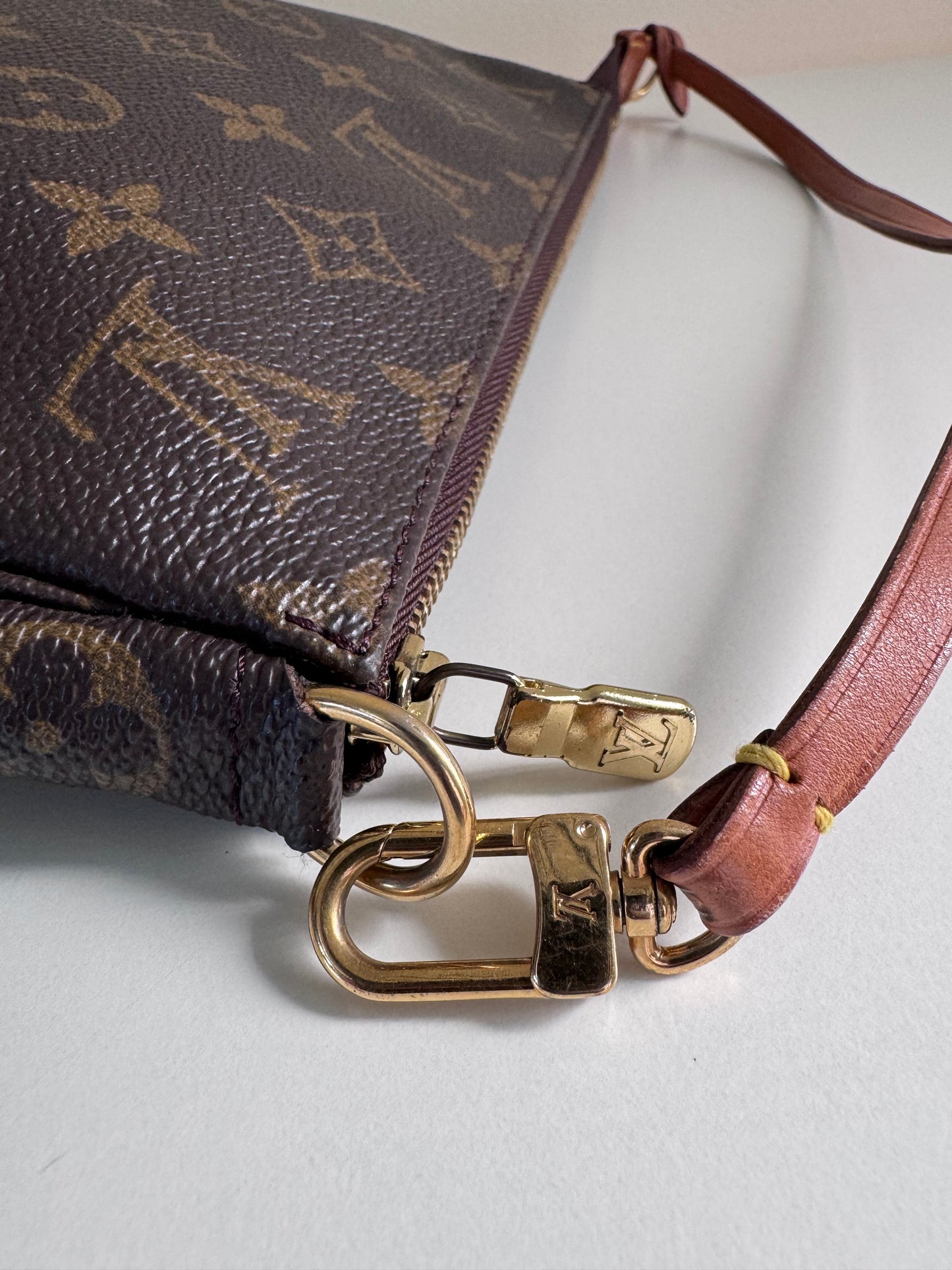 Louis Vuitton pochette accessoires monogram