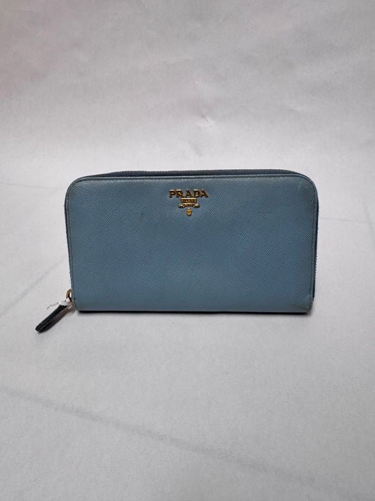 Prada portefeuille cuir saffiano bleu ciel