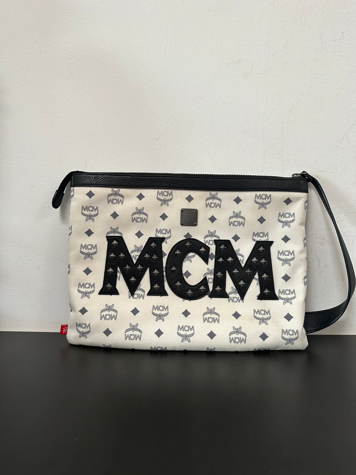 MCM sleeve