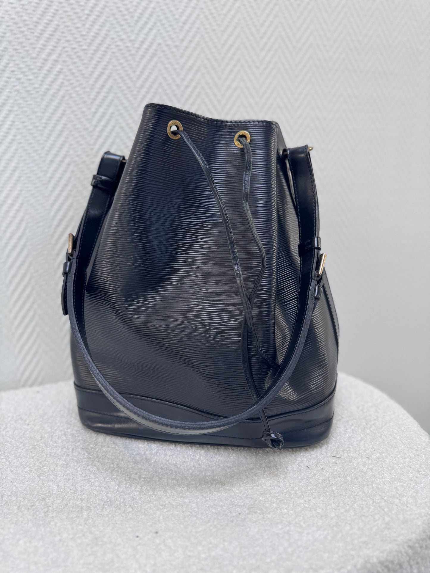 Louis Vuitton noe epi noir