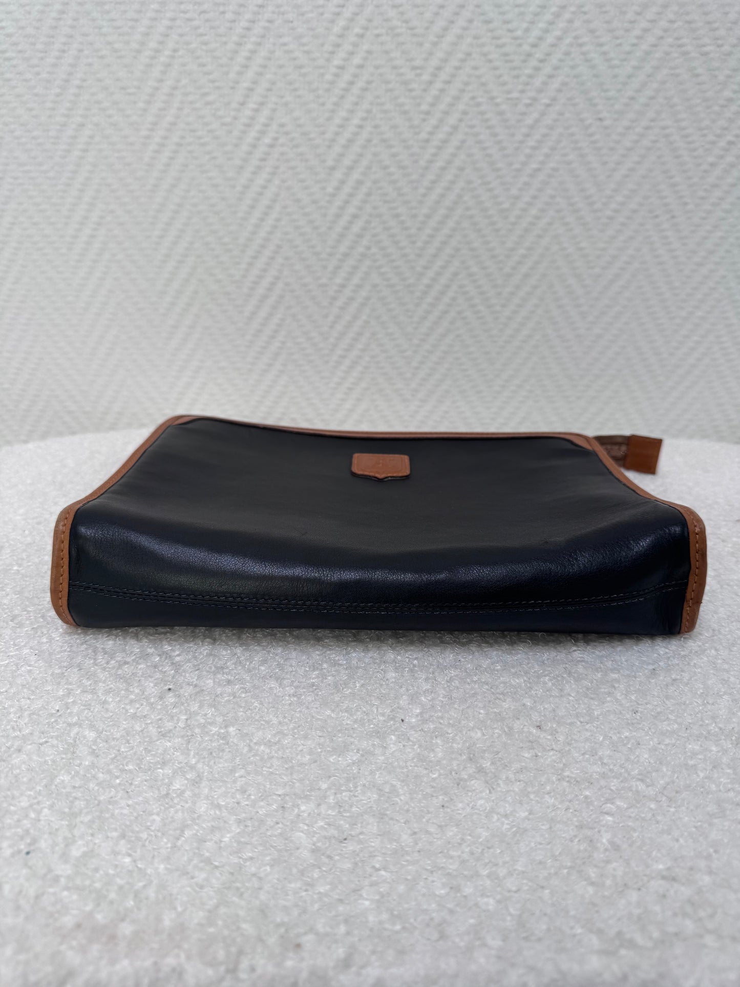 Pochette Céline Vintage - Cuir noir et camel, écusson Blason doré