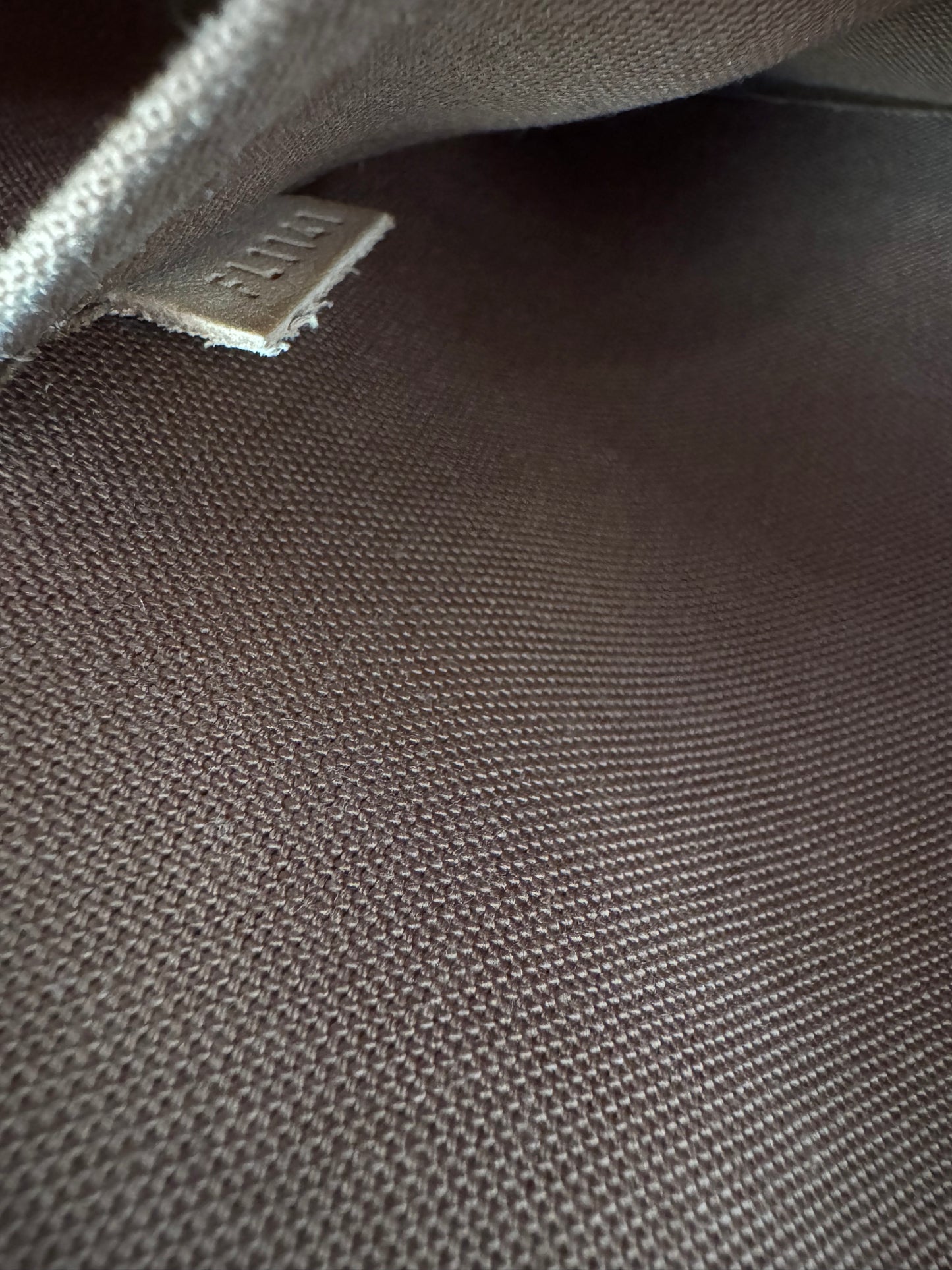 Sac Louis Vuitton Ellipse MM - detail cuir vachette