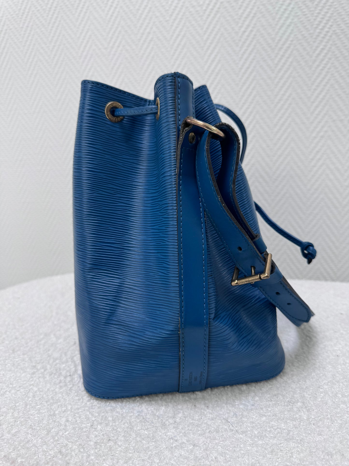 Sac Louis Vuitton Noe Epi bleu - interieur