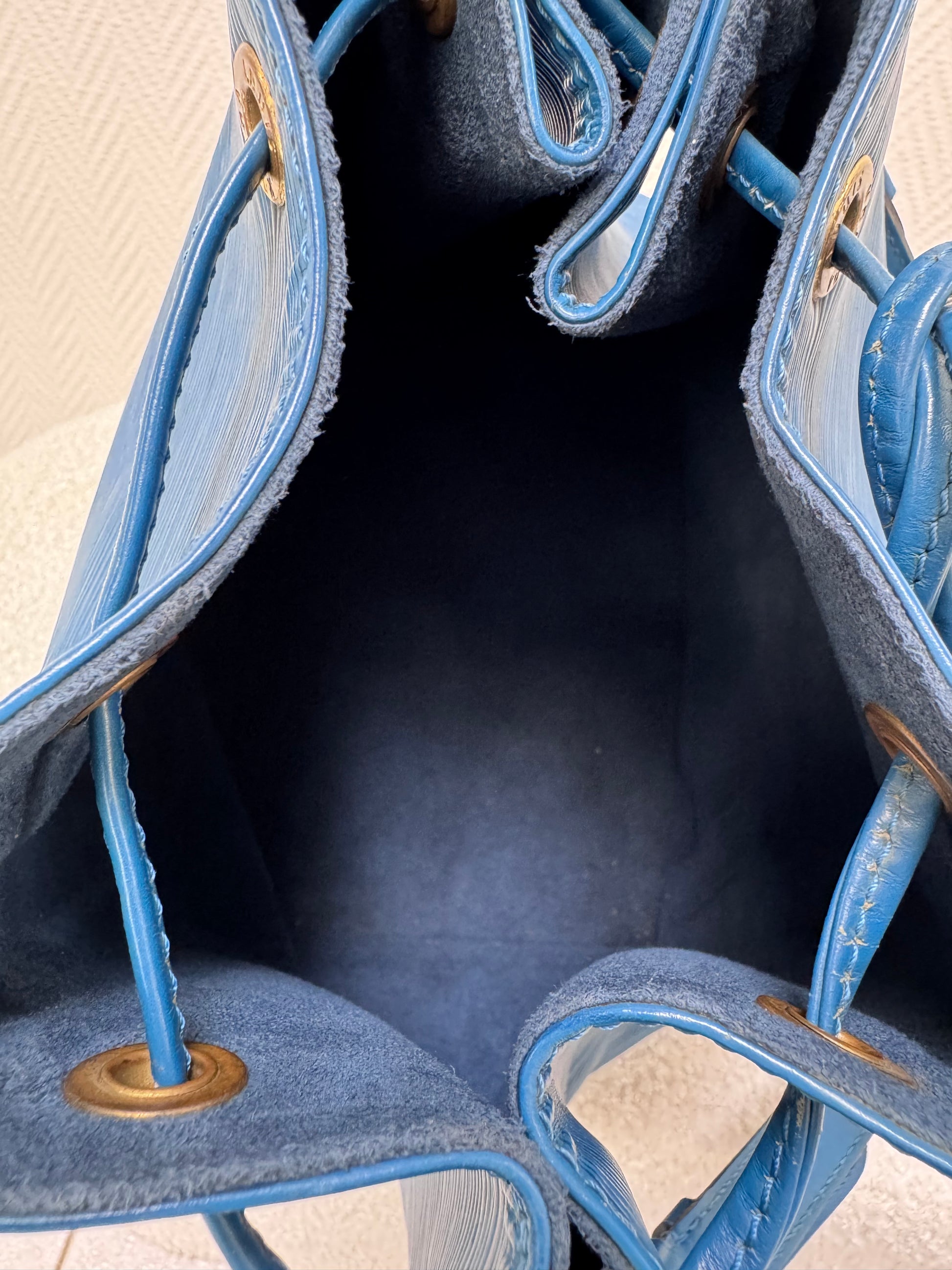 Sac Louis Vuitton Noe Epi bleu - vue generale