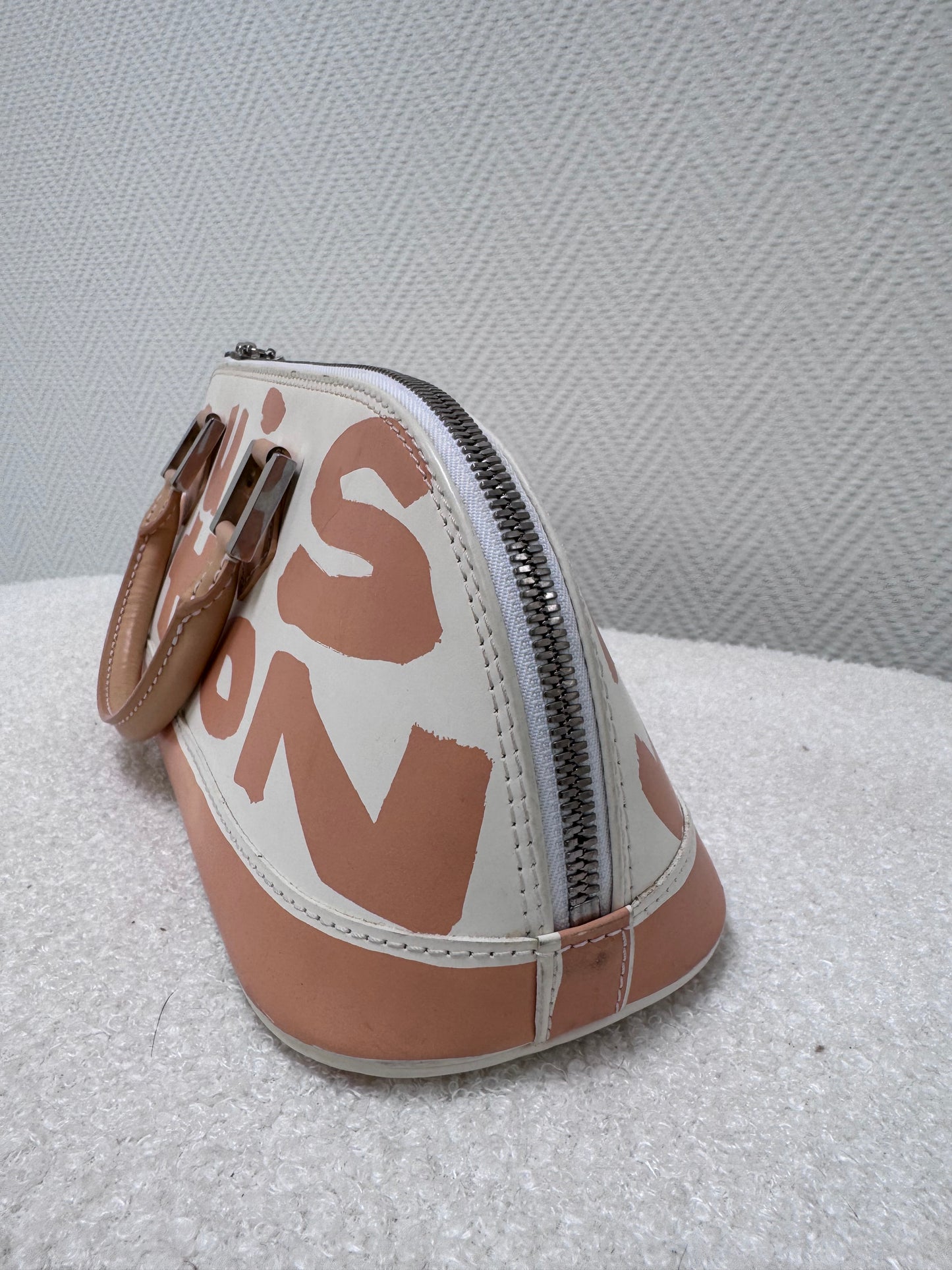 Vanity Louis Vuitton graffiti - detail zip