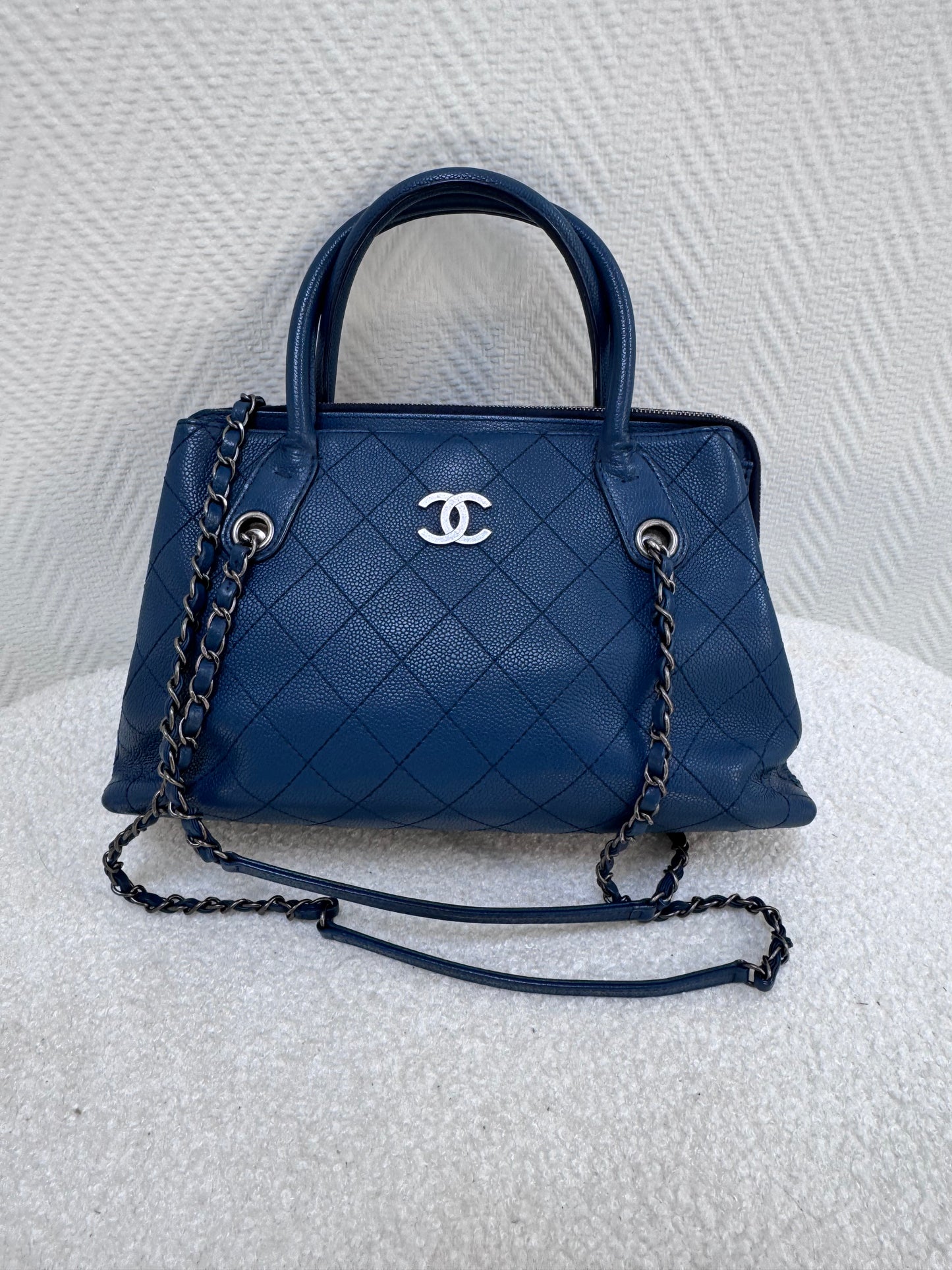 Chanel urban shopping cuir caviar