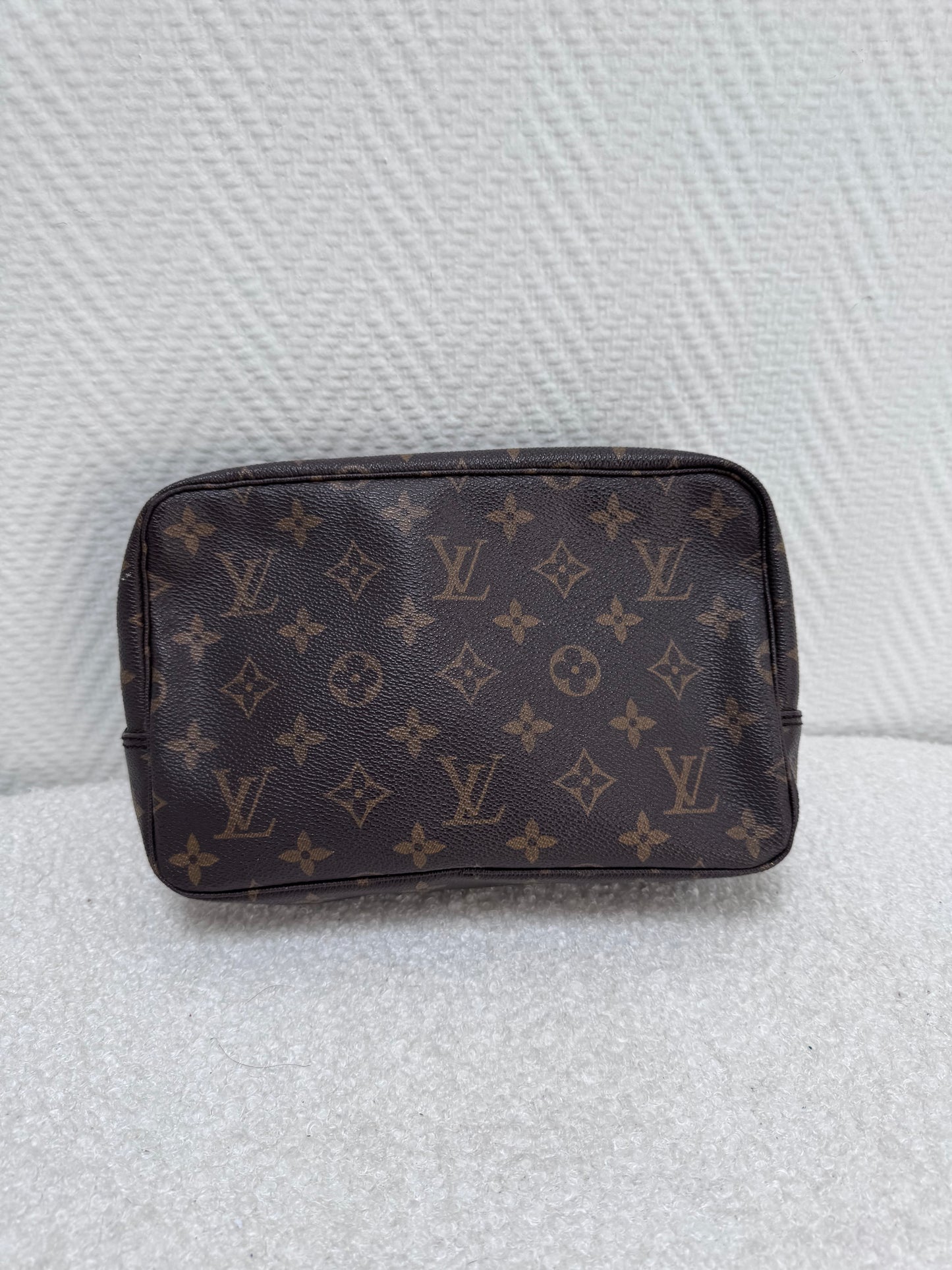 Louis vuitton trousse 23