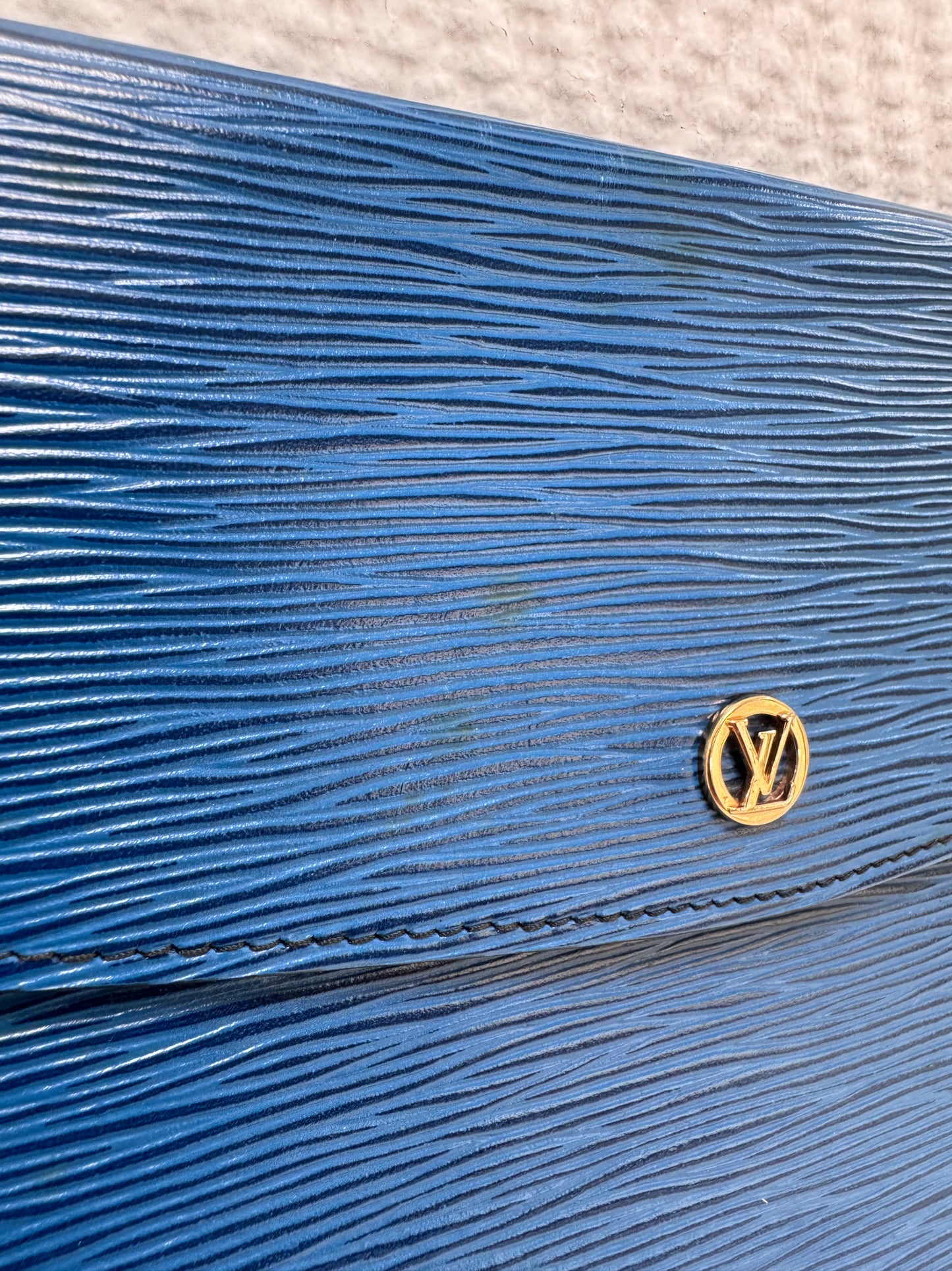 Louis Vuitton Epi Montaigne 27 bleu toledo
