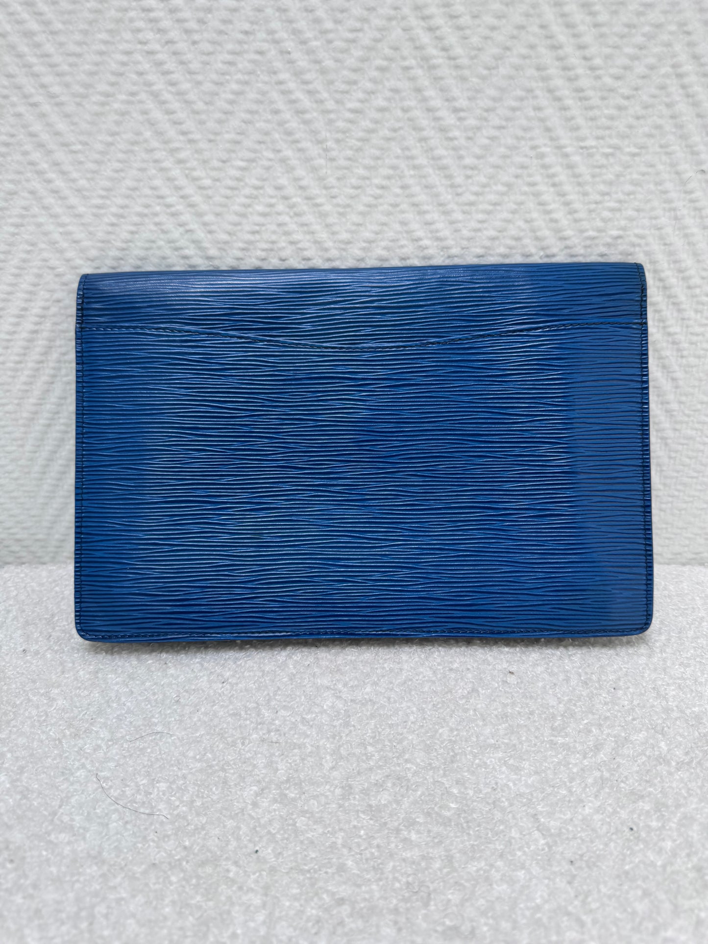 Louis Vuitton Epi Montaigne 27 bleu toledo