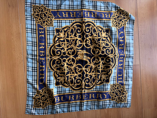Burberry - Foulard en soie (bleu ciel)