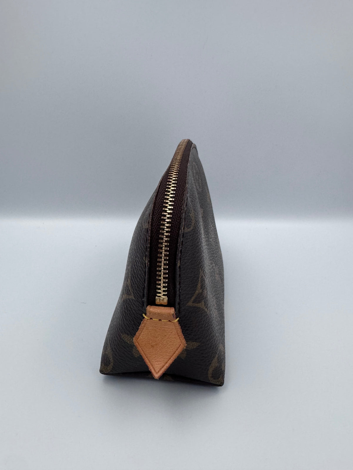 Louis Vuitton Pochette Cosmétique (CAOO57)