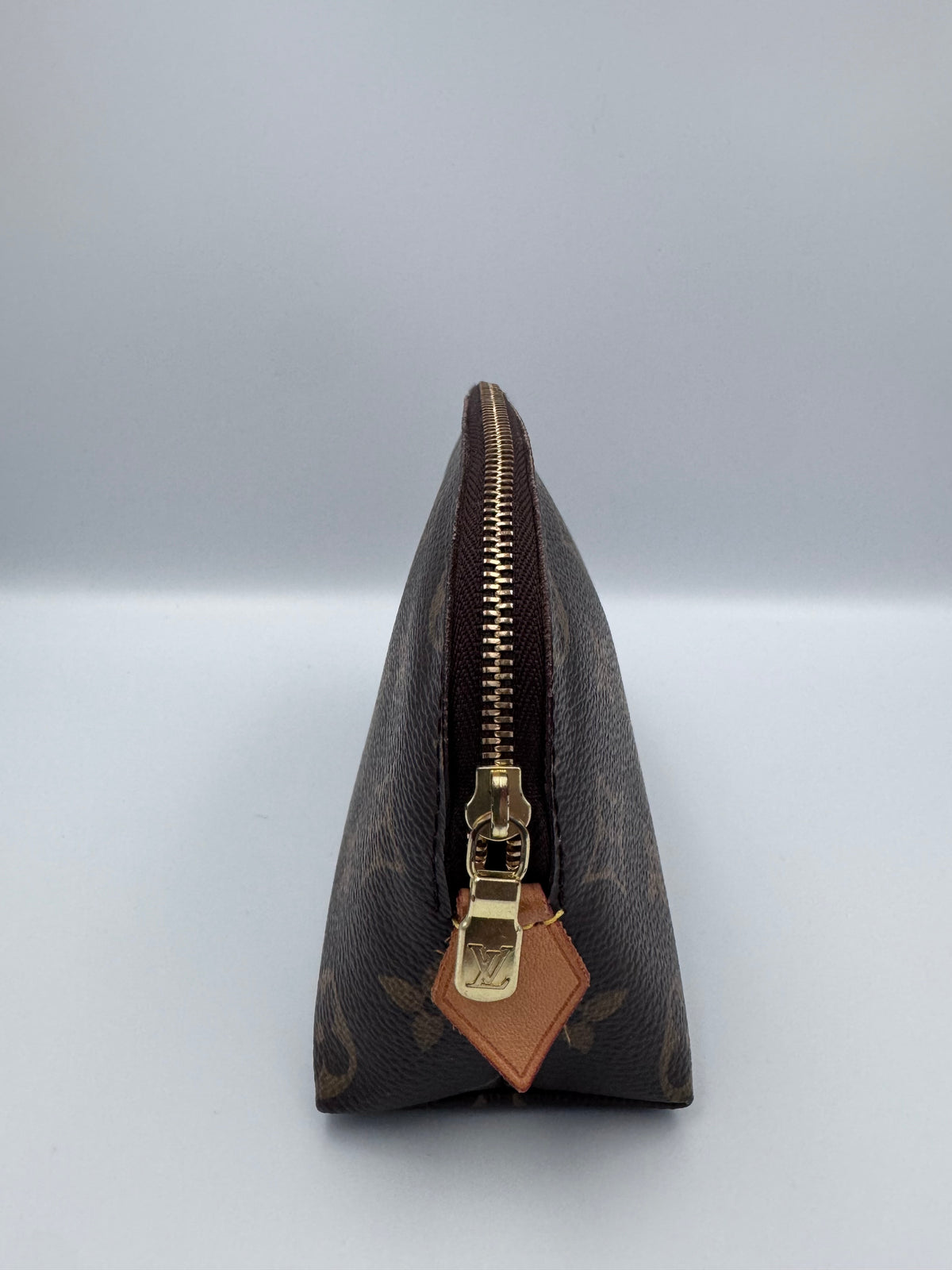 Louis Vuitton Pochette Cosmétique (CAOO57)