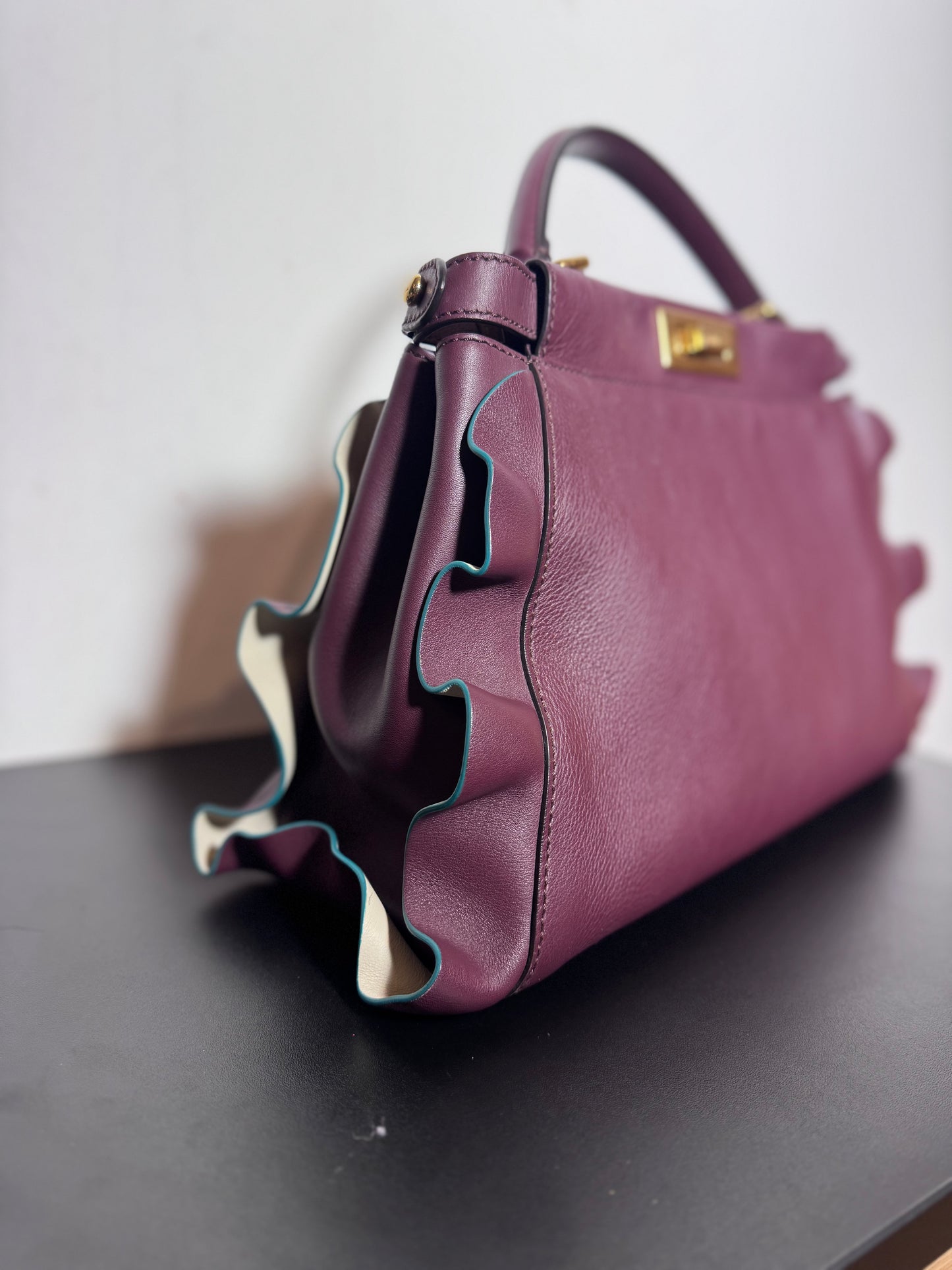 Fendi Peekaboo couleur plum mauve en cuir grainé
