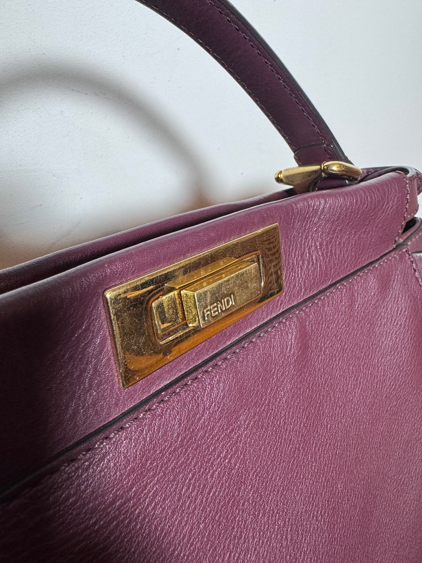 Fendi Peekaboo couleur plum mauve en cuir grainé