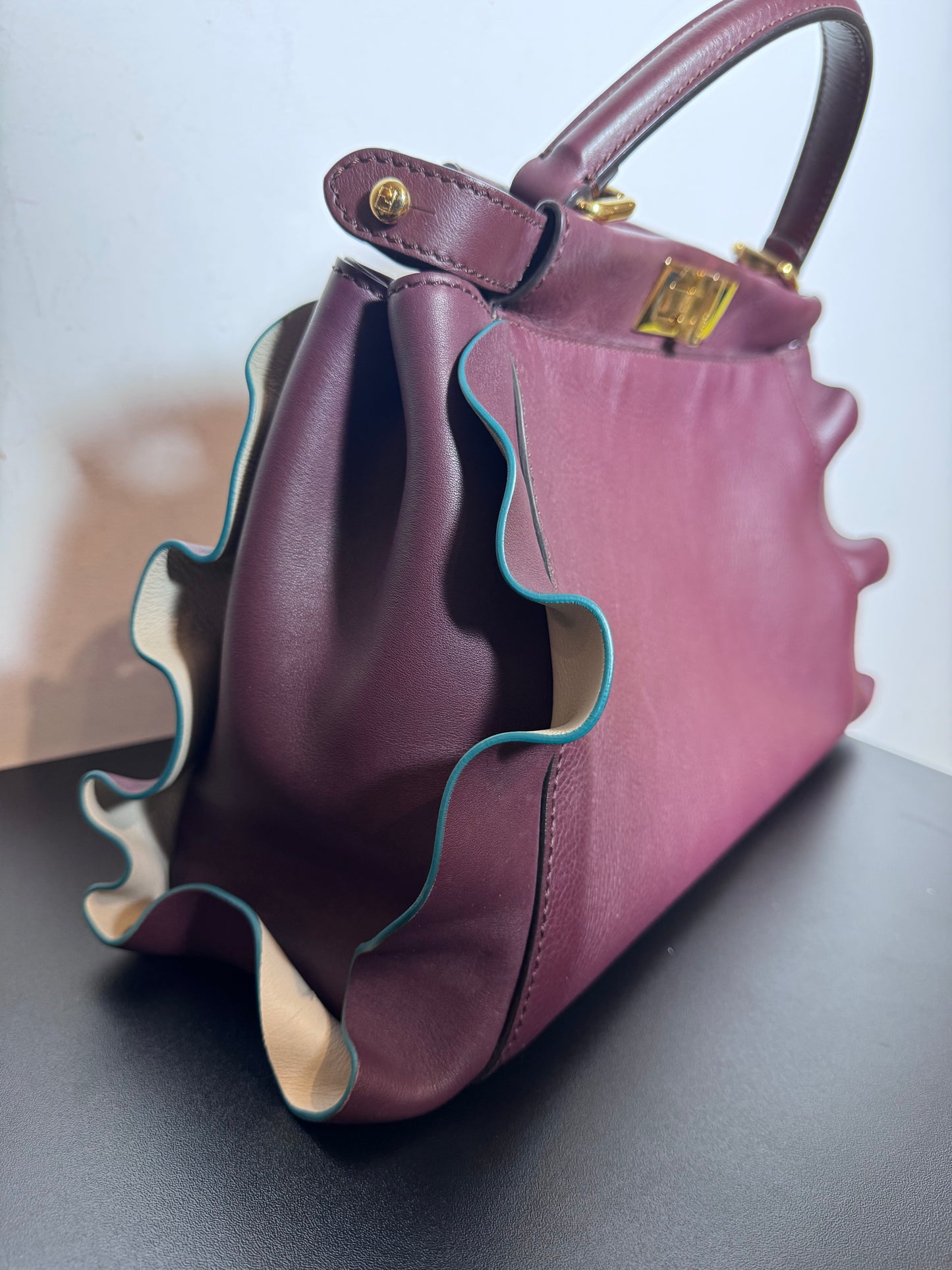 Fendi Peekaboo couleur plum mauve en cuir grainé
