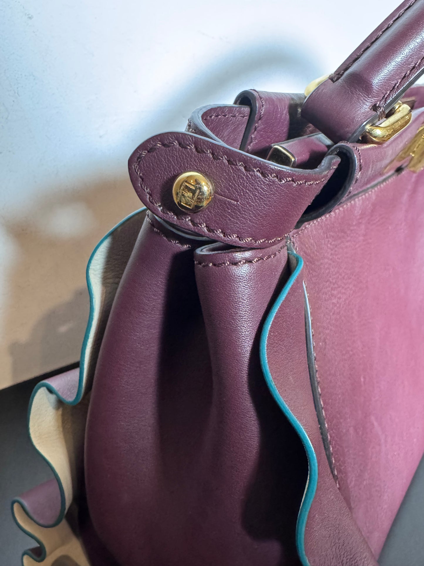 Fendi Peekaboo couleur plum mauve en cuir grainé