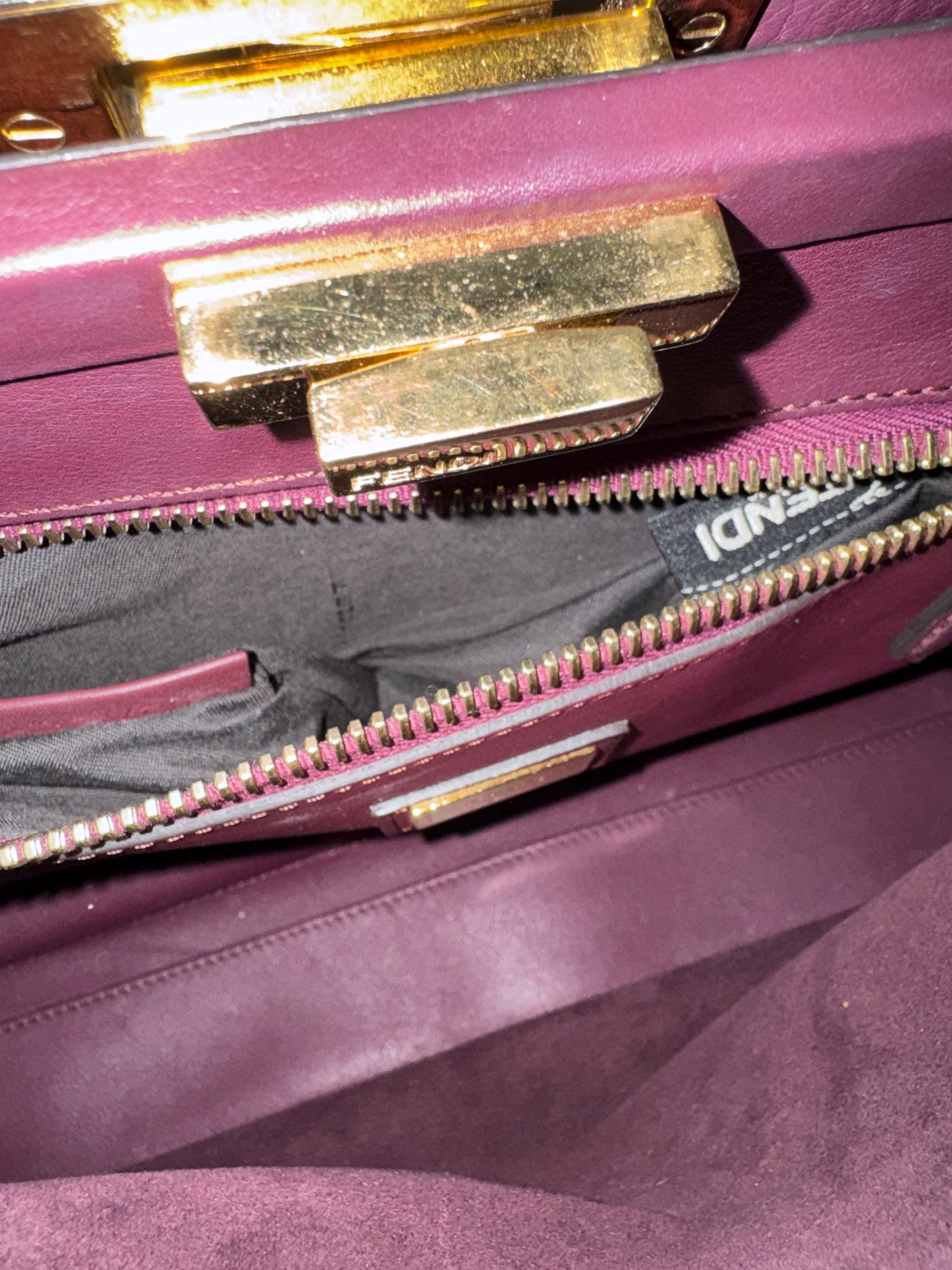 Fendi Peekaboo couleur plum mauve en cuir grainé