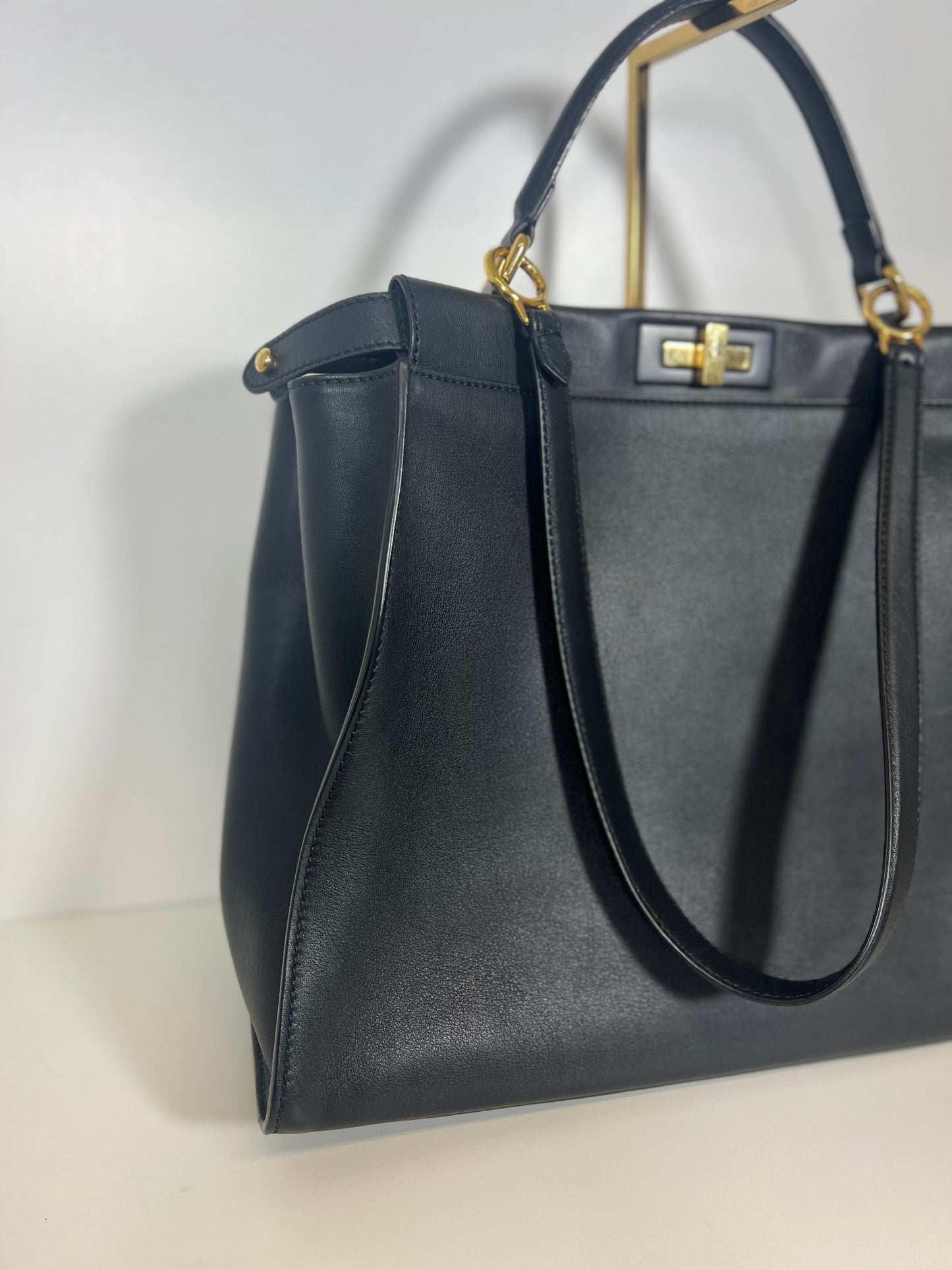 Fendi Peekaboo (L) noir avec bandoulière