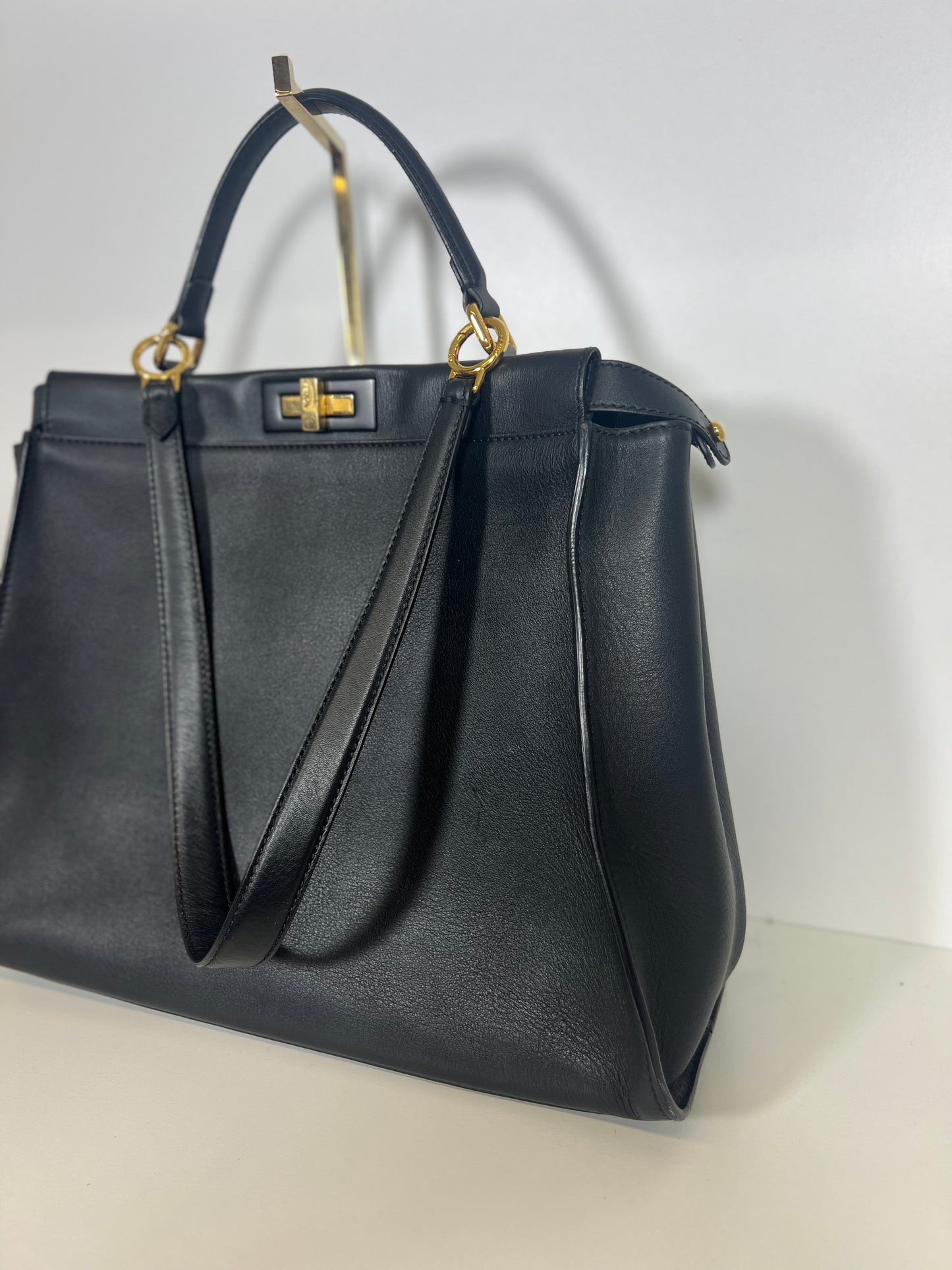 Fendi Peekaboo (L) noir avec bandoulière