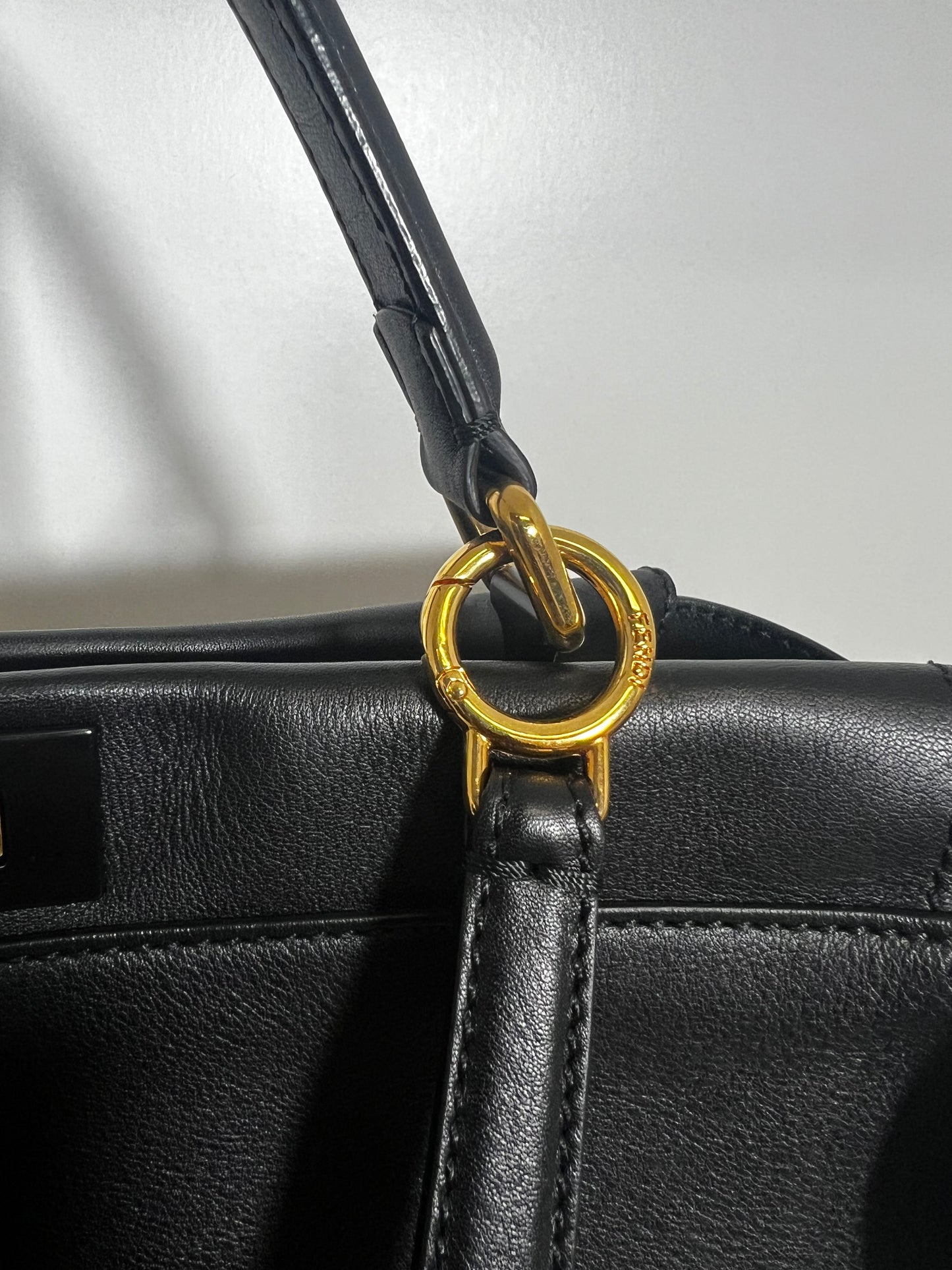 Fendi Peekaboo (L) noir avec bandoulière