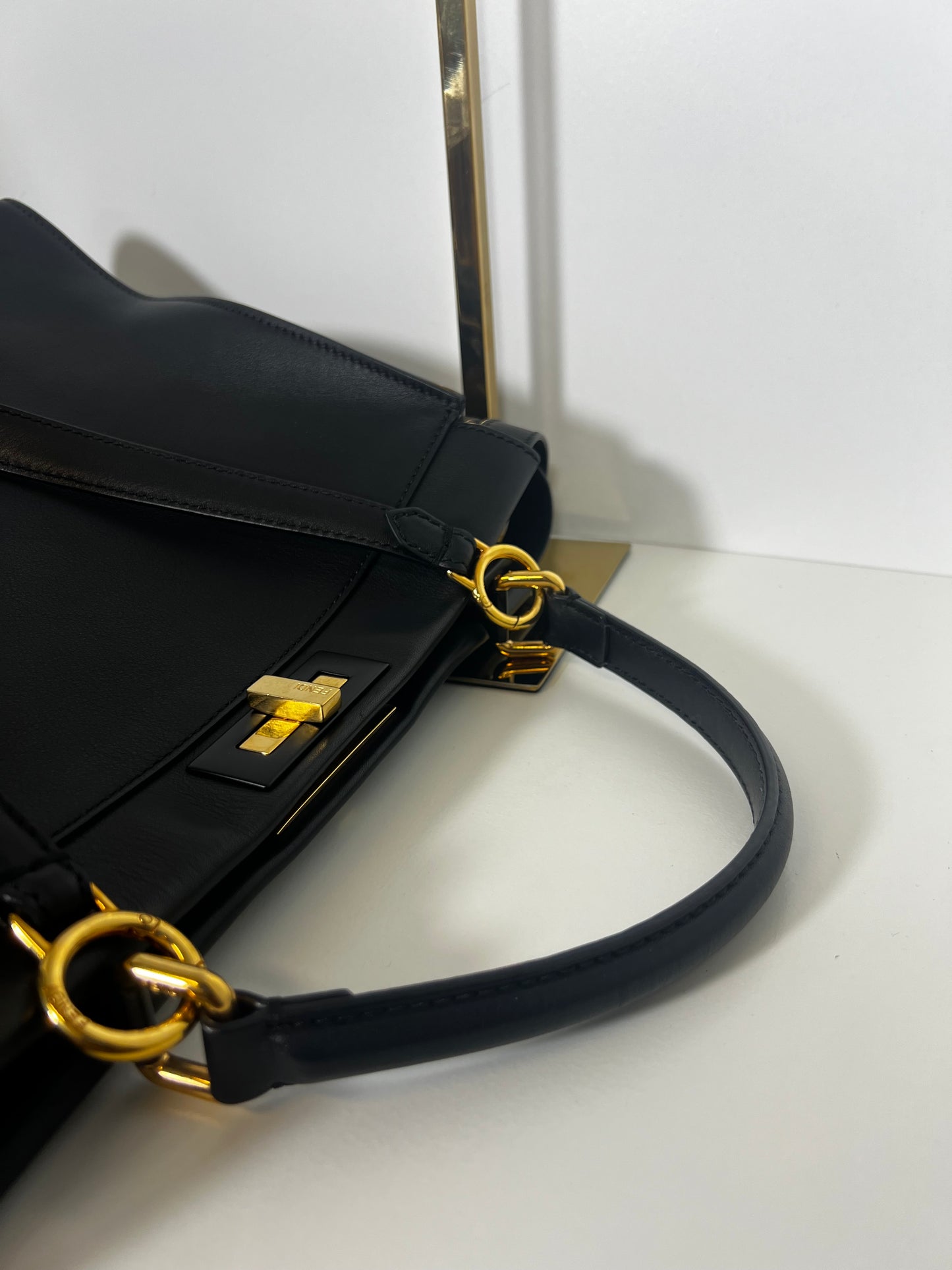 Fendi Peekaboo (L) noir avec bandoulière