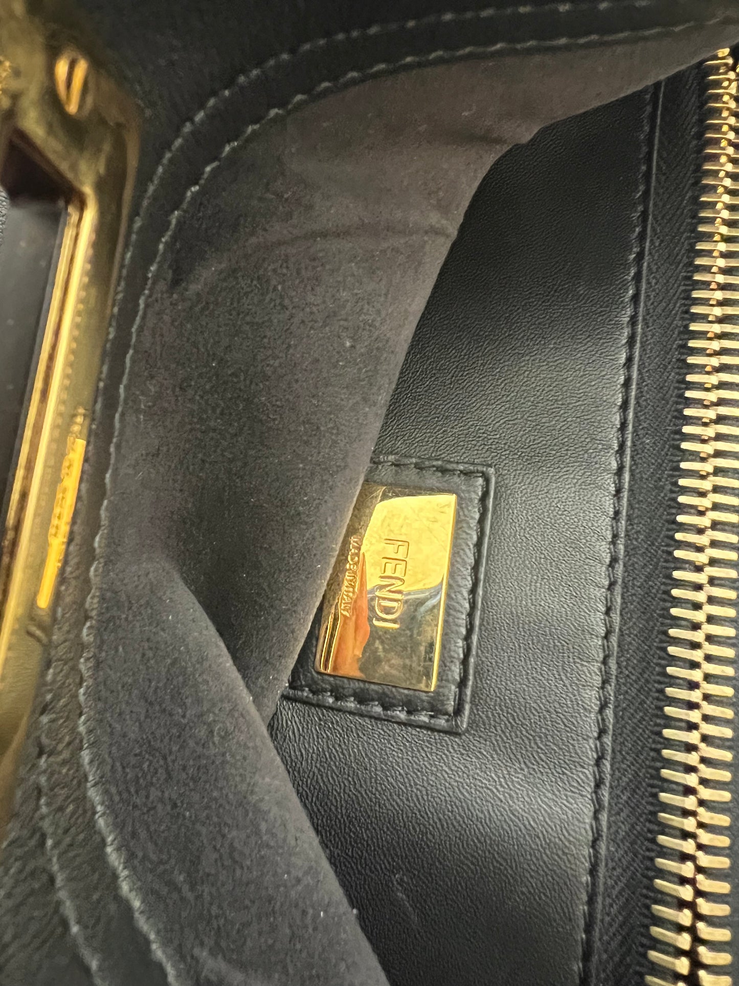 Fendi Peekaboo (L) noir avec bandoulière