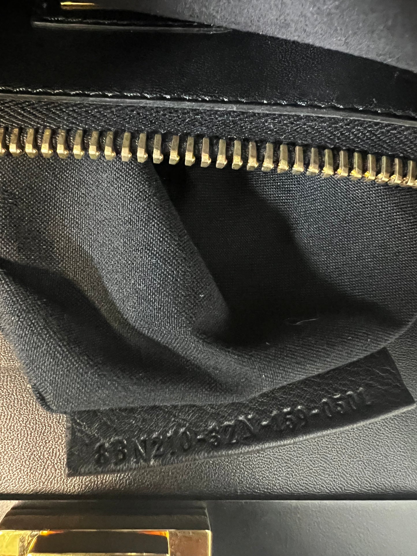 Fendi Peekaboo (L) noir avec bandoulière