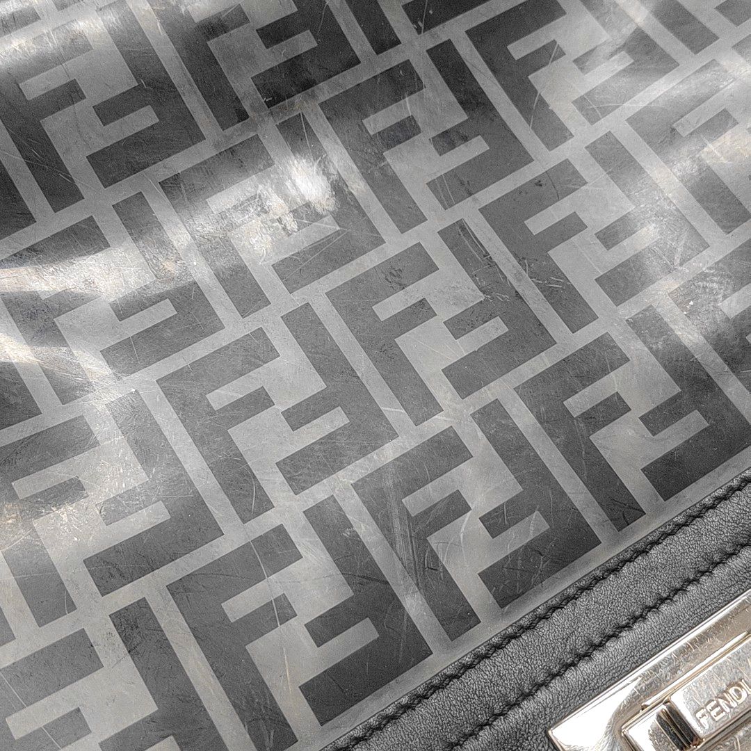 Fendi peekaboo PVC transparent avec l’iconique motif FF