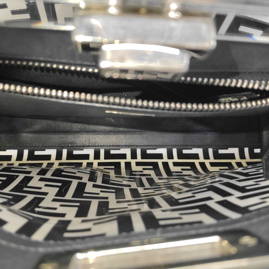 Fendi peekaboo PVC transparent avec l’iconique motif FF